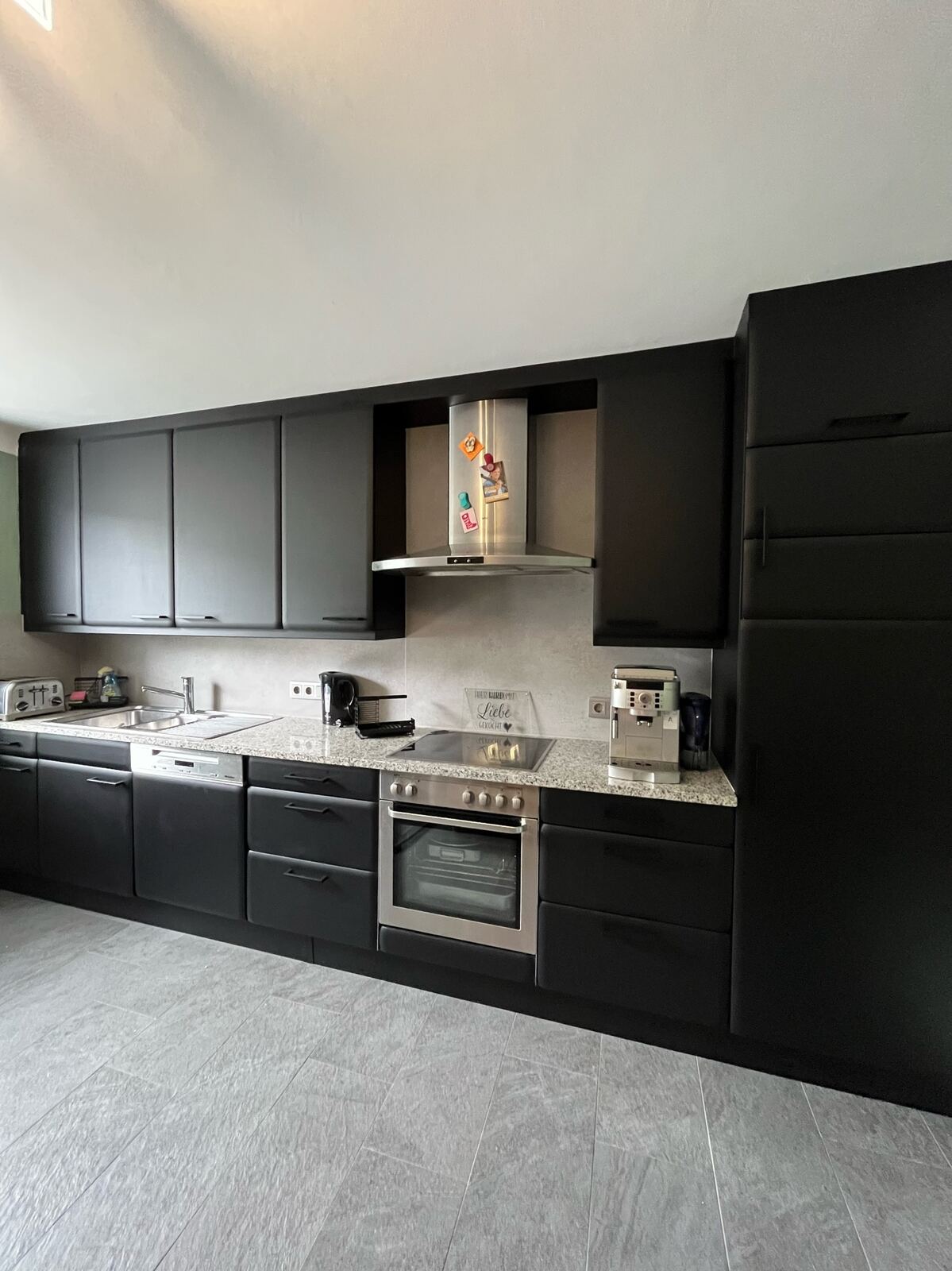 Cuisine grise après rénovation par covering